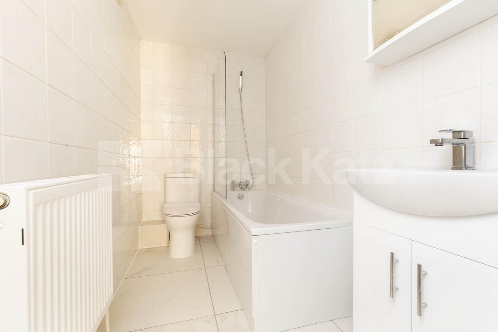 Very spacious six bed two reception rooms house with garden mins to tube Holden Road, North Finchley